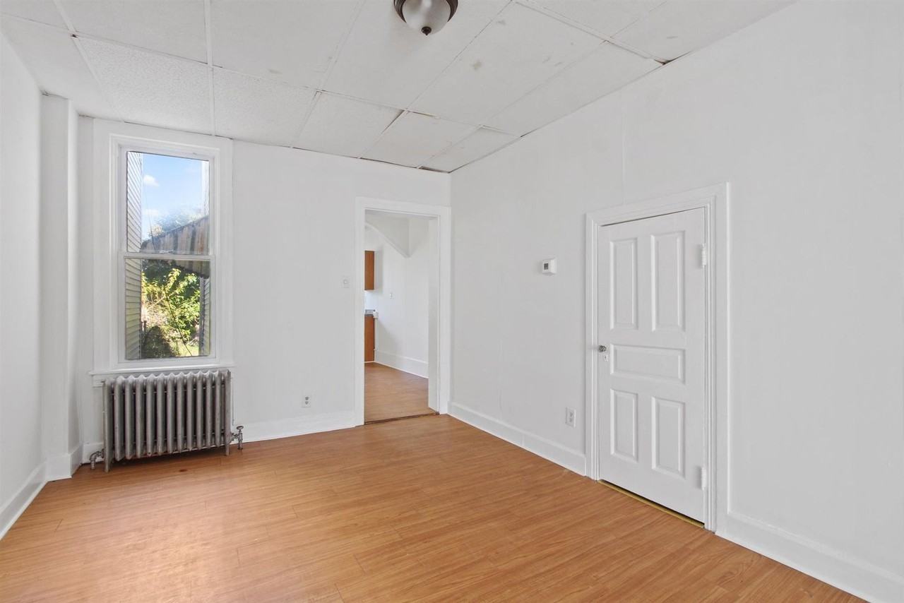 25 Columbia Ave - Photo 4 of 21