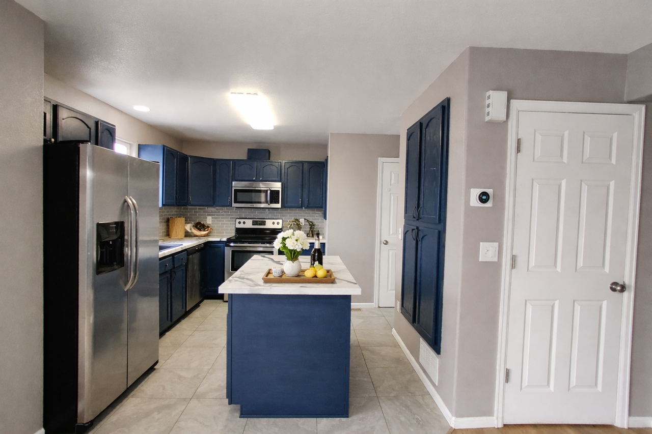 7595 Middle Bay Way - Photo 4 of 13