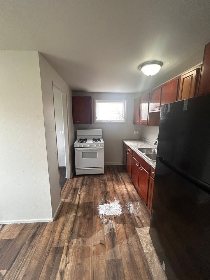 401 W Pettit Ave - Photo 3 of 9