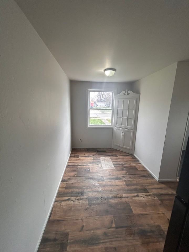 401 W Pettit Ave - Photo 4 of 9