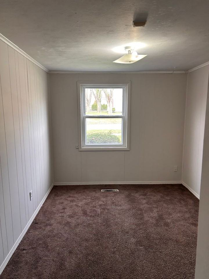 401 W Pettit Ave - Photo 6 of 9