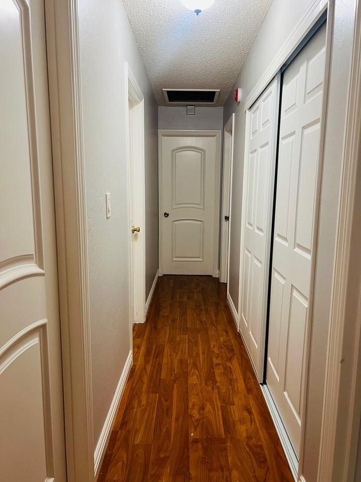 1445 Lexington Dr - Photo 4 of 13