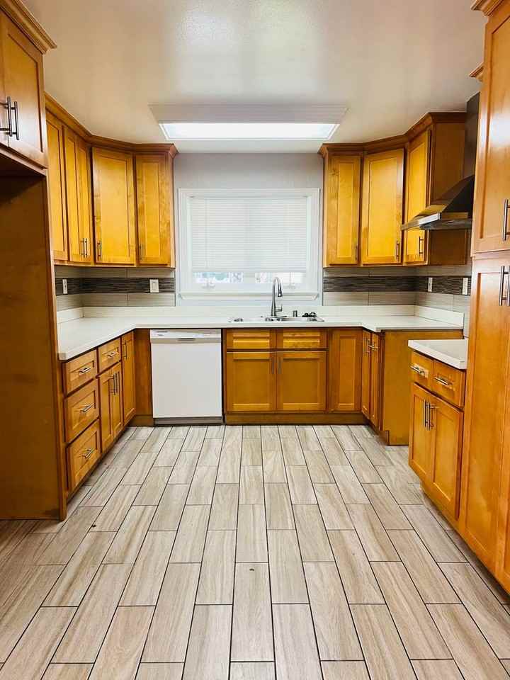 1445 Lexington Dr - Photo 6 of 13