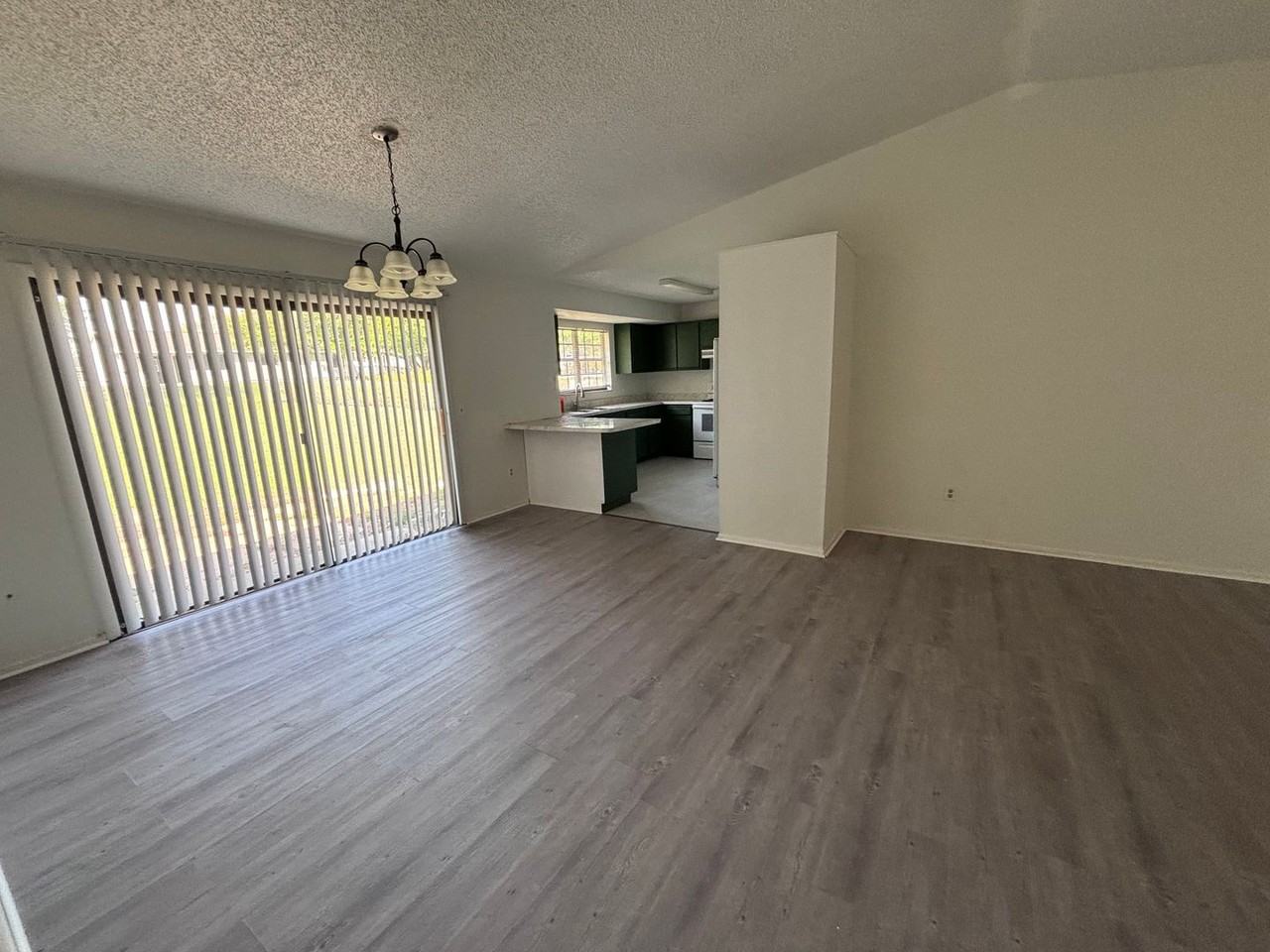 1028 Hickory Rd - Photo 4 of 13