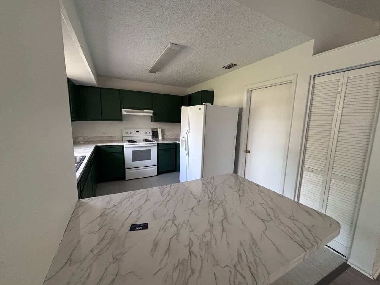 1028 Hickory Rd - Photo 6 of 13