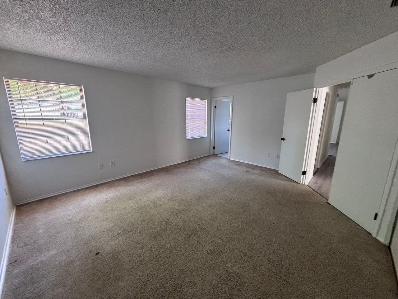 1028 Hickory Rd - Photo 7 of 13