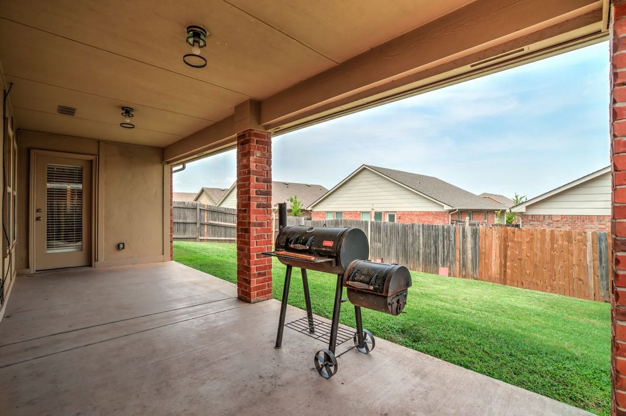 18112 Piedra Dr - Photo 5 of 31