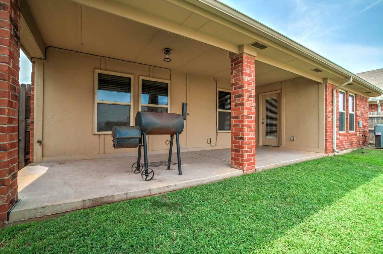 18112 Piedra Dr - Photo 7 of 31