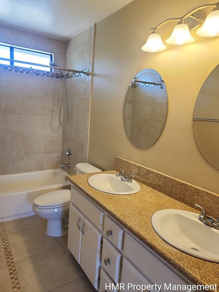 1121 E Grand Ave - Photo 2 of 26