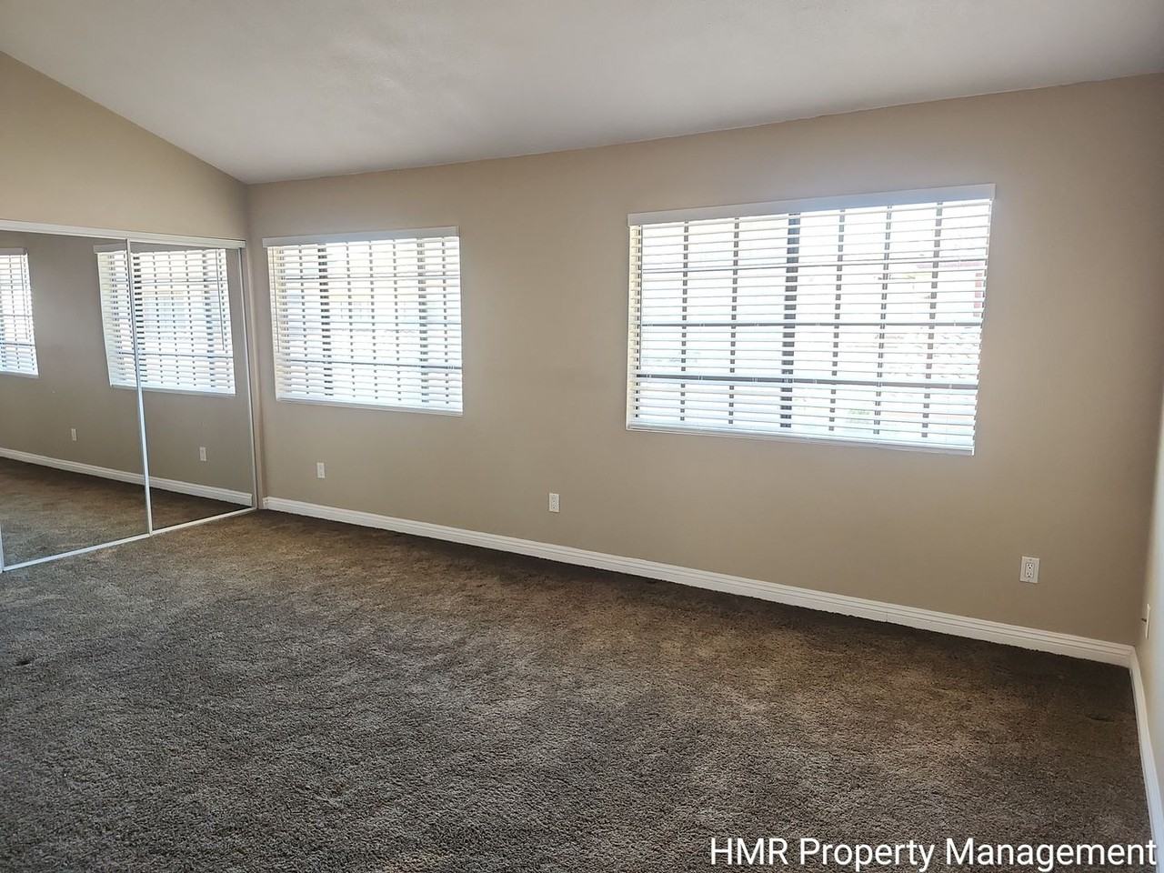 1121 E Grand Ave - Photo 6 of 26