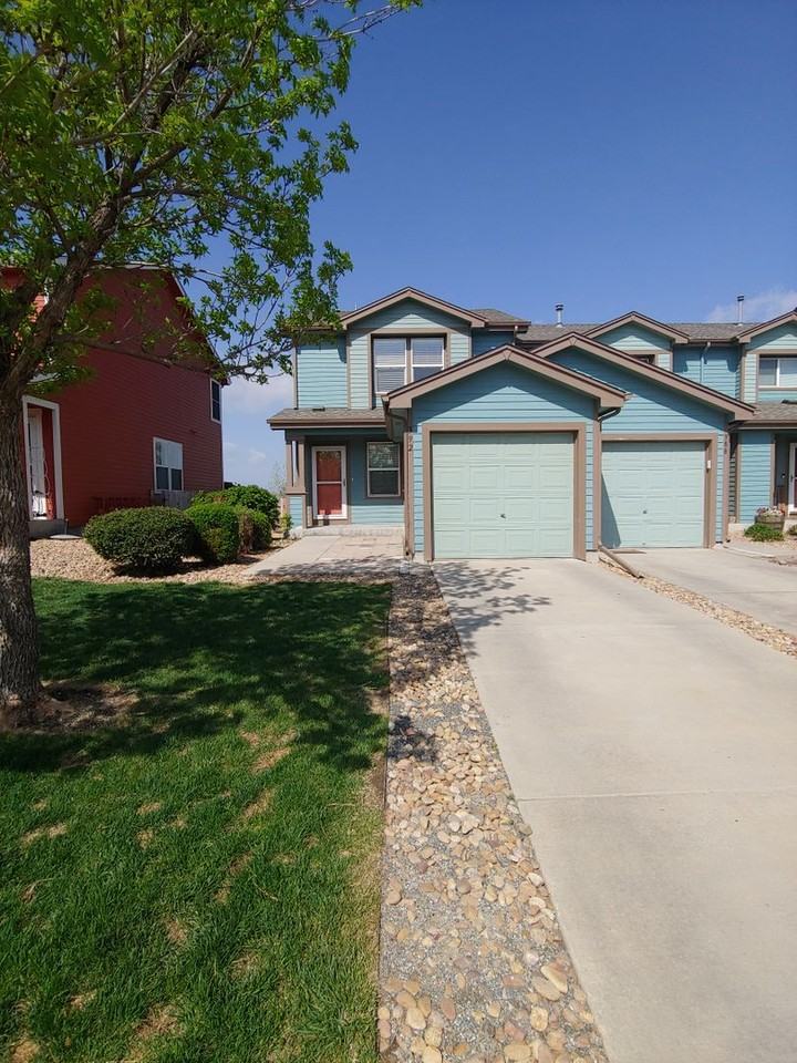 392 Montgomery Dr - Photo 2 of 16