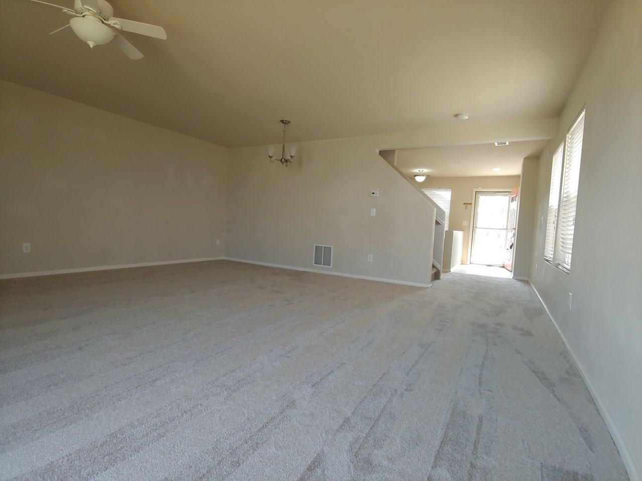 392 Montgomery Dr - Photo 6 of 16