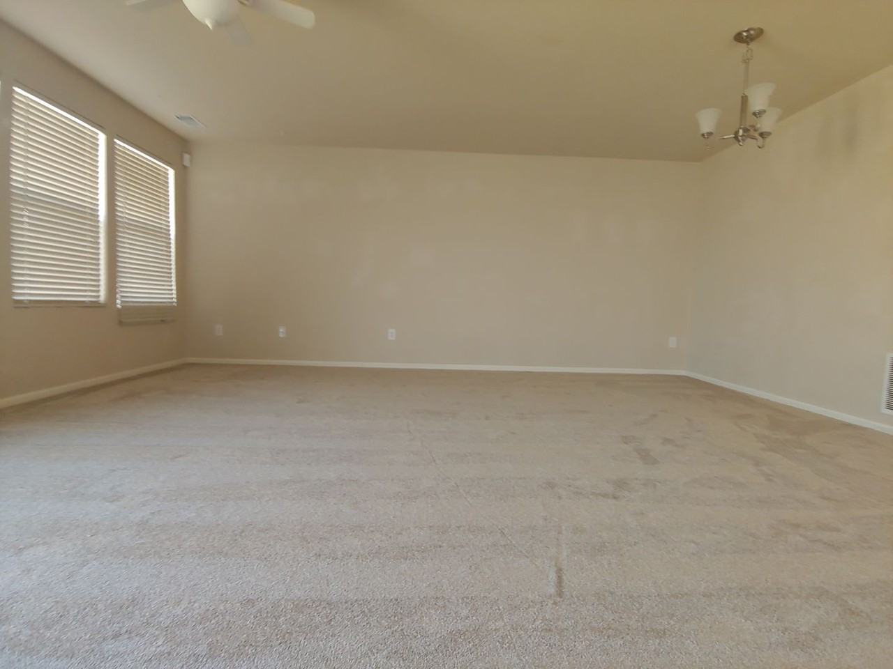 392 Montgomery Dr - Photo 7 of 16