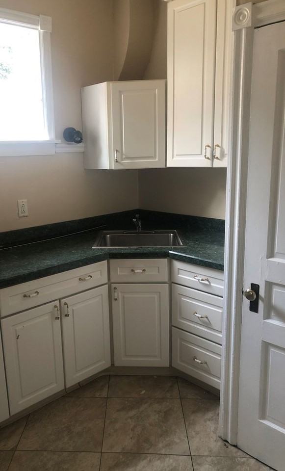 1711 N West St - Photo 3 of 10