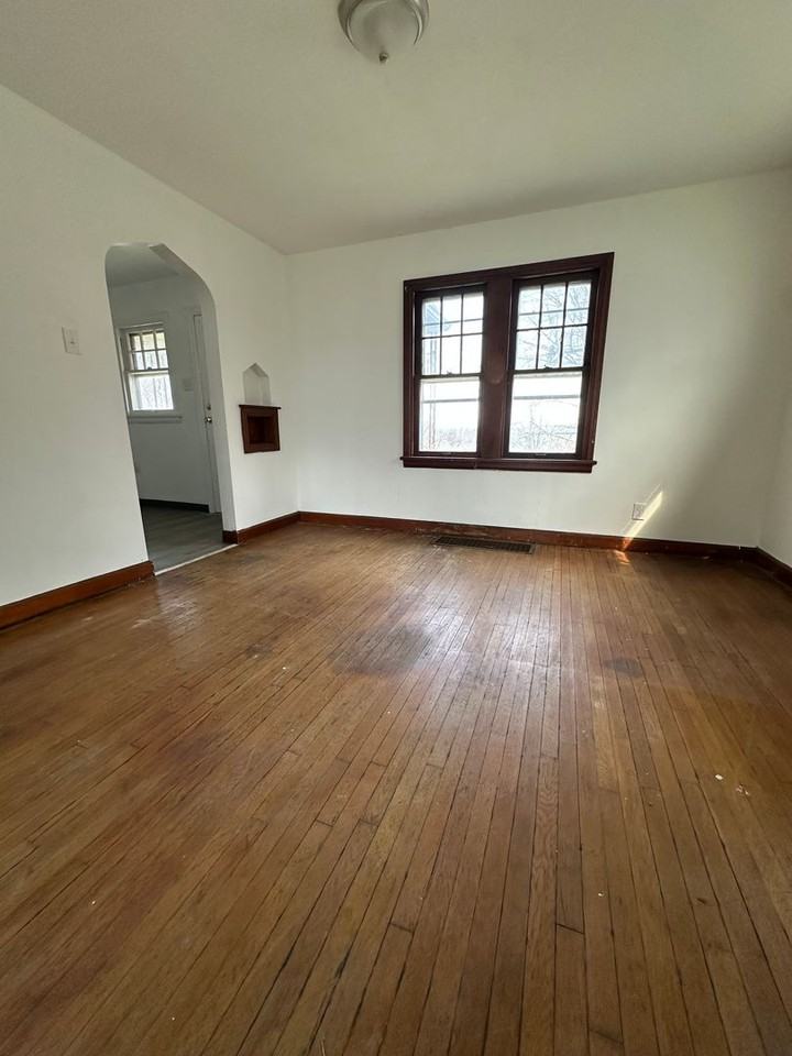 3305 Sunset Blvd - Photo 2 of 18