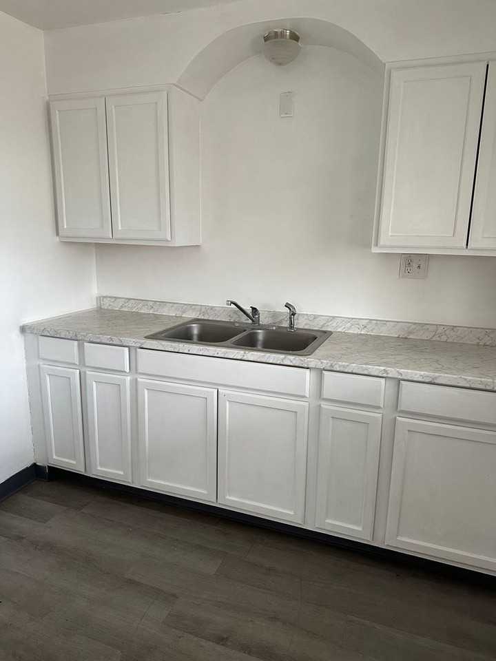 3305 Sunset Blvd - Photo 6 of 18