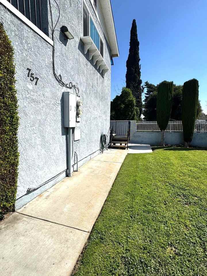 728 E Grand Ave - Photo 3 of 25