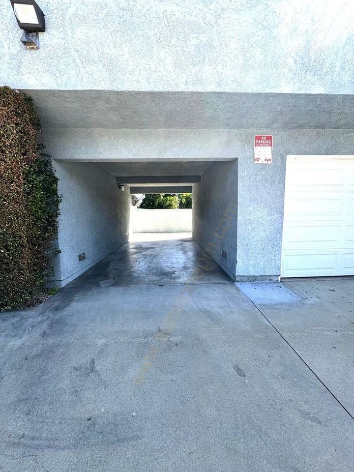 728 E Grand Ave - Photo 4 of 25