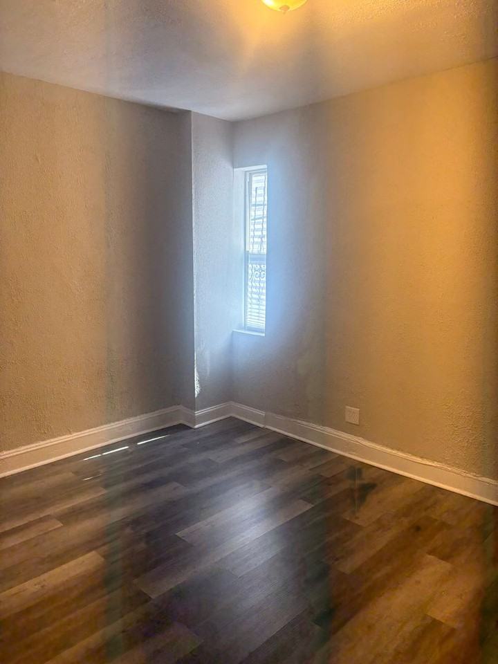 2311 E Lafayette Ave - Photo 5 of 14