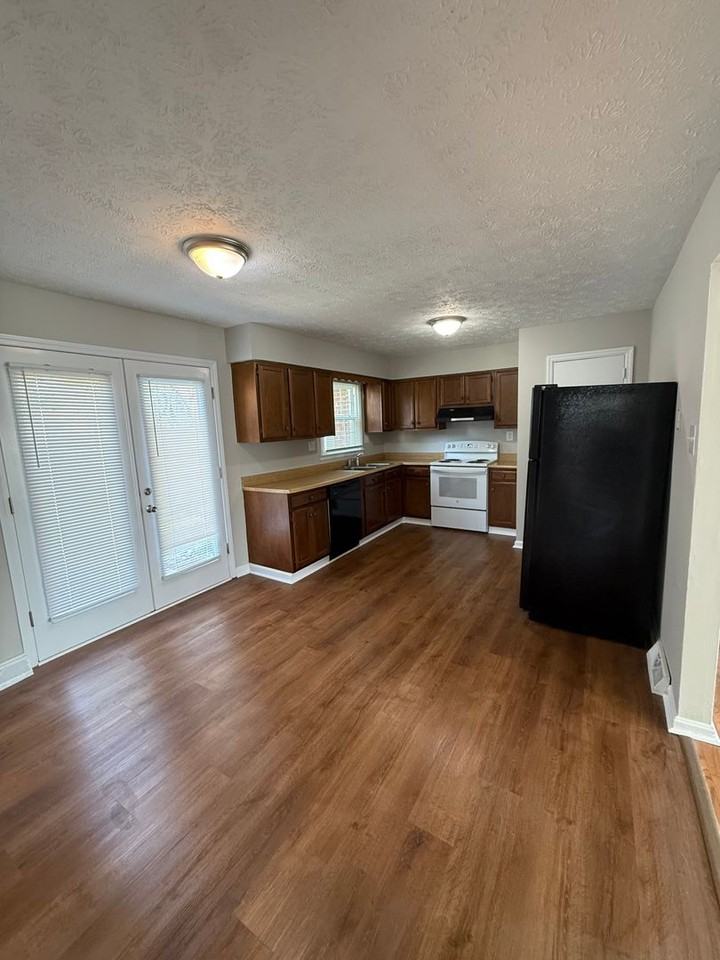 248 Medlock Rd - Photo 6 of 9