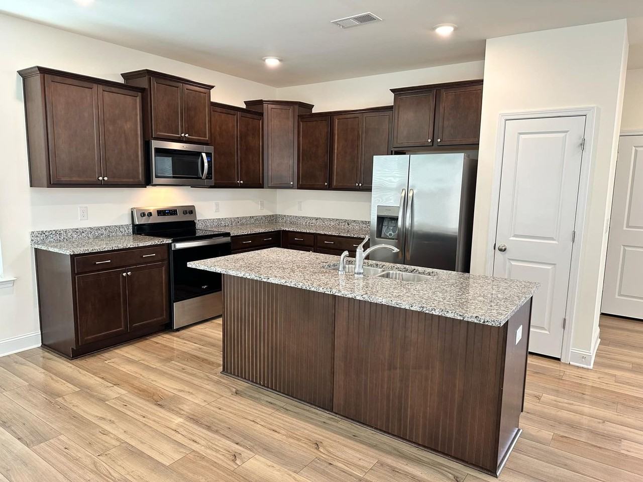 24 Blackthorn Ln - Photo 4 of 19