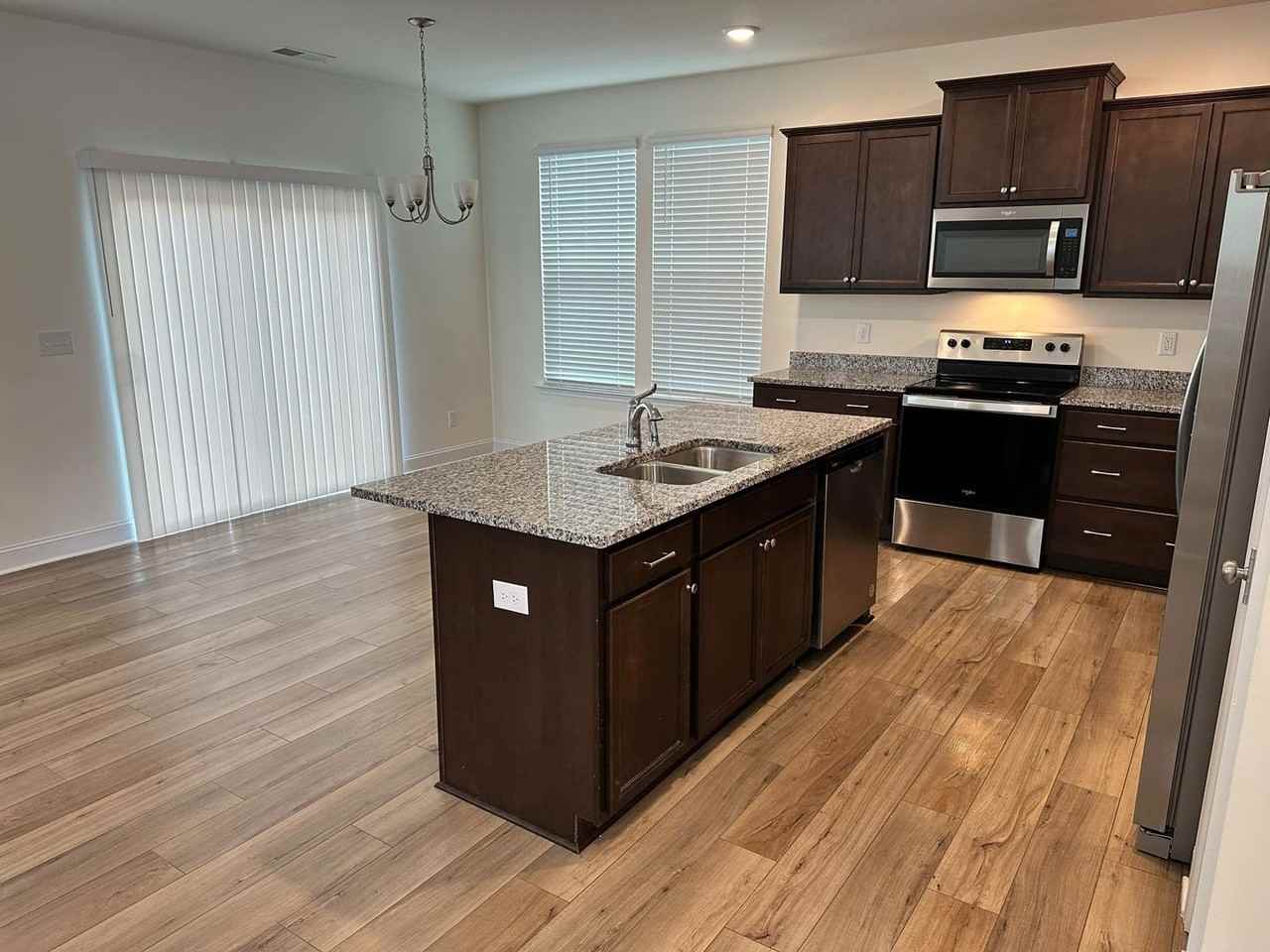 24 Blackthorn Ln - Photo 6 of 19