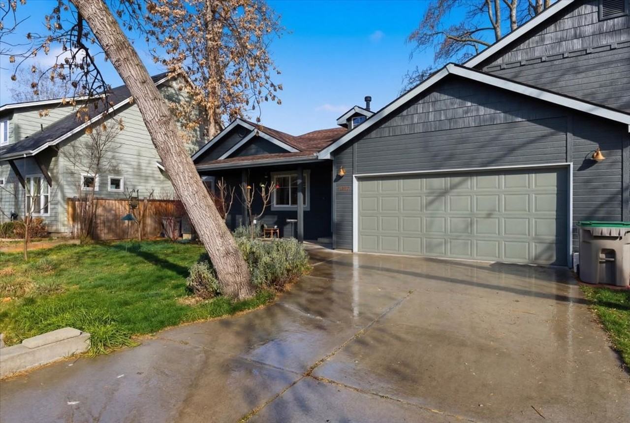 4554 W Kendall St - Photo 4 of 34