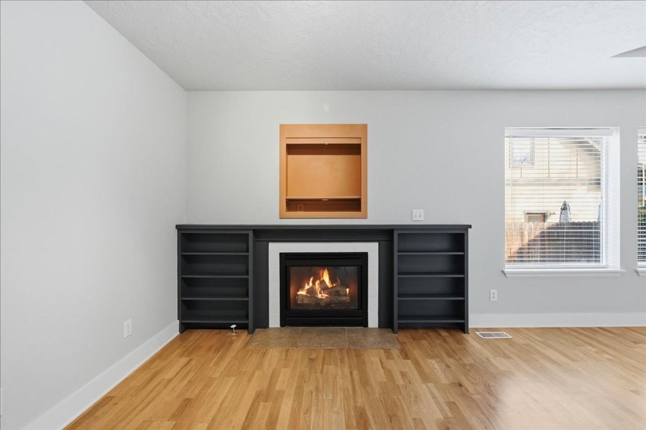 4554 W Kendall St - Photo 6 of 34