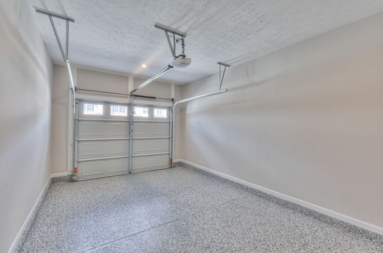 32 Hardwood Rd - Photo 4 of 27