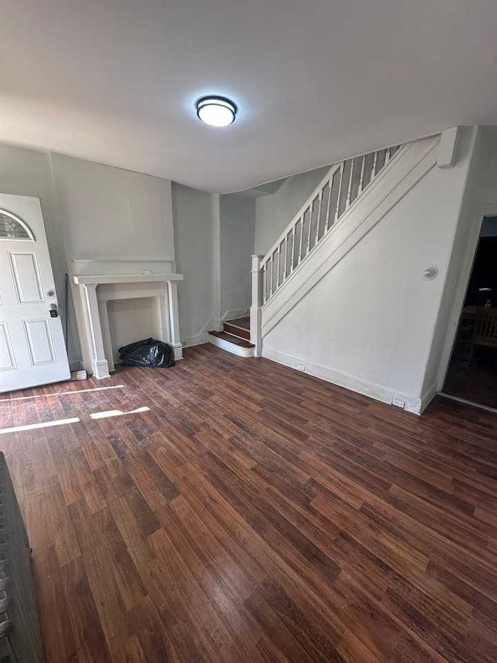 4214 N Darien St - Photo 3 of 14