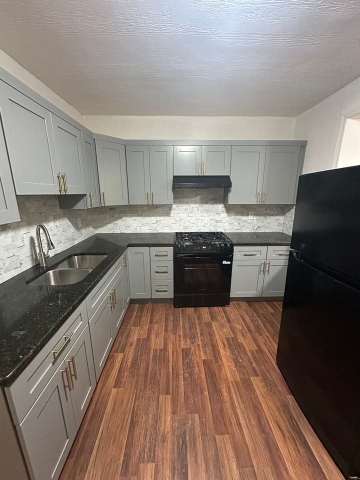 4214 N Darien St - Photo 6 of 14