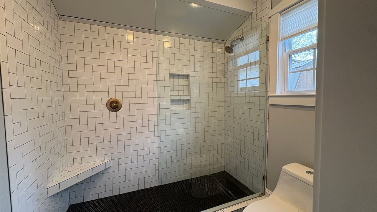 419 Pinckney St - Photo 7 of 15