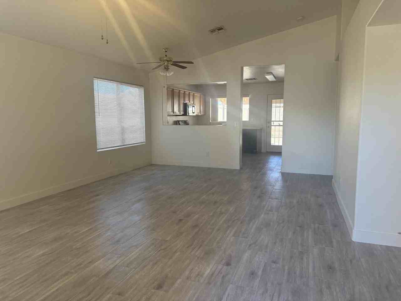 8638 E Capri Ave - Photo 3 of 9