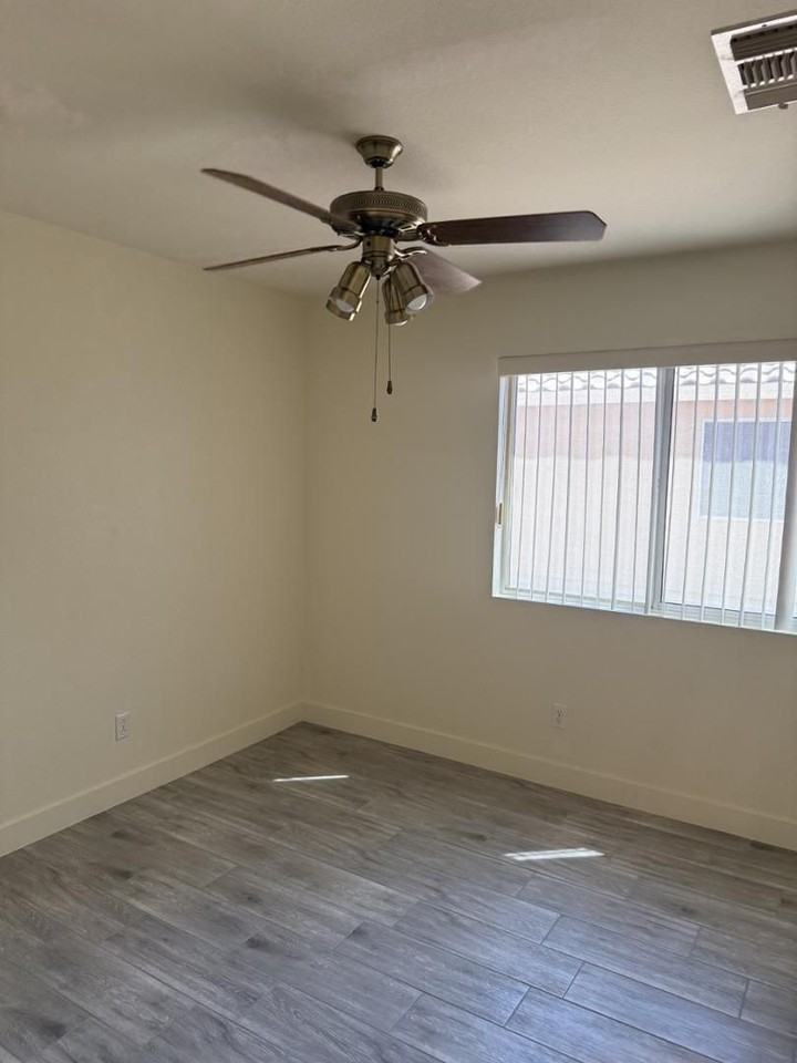 8638 E Capri Ave - Photo 5 of 9