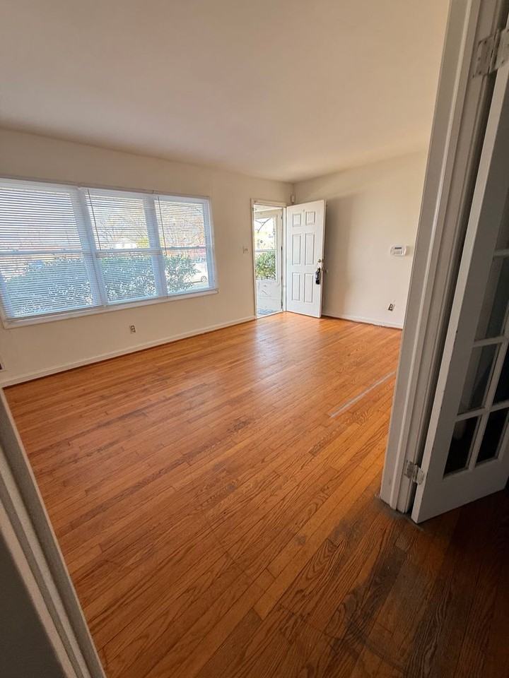 1218 Thornton St - Photo 3 of 7