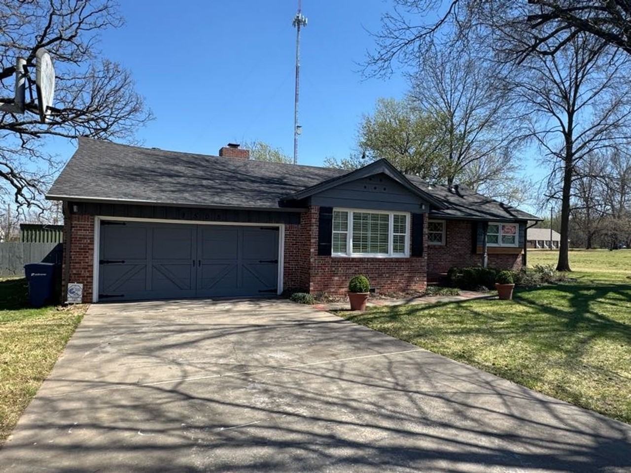 1505 S Mount Olive St - Photo 2 of 32