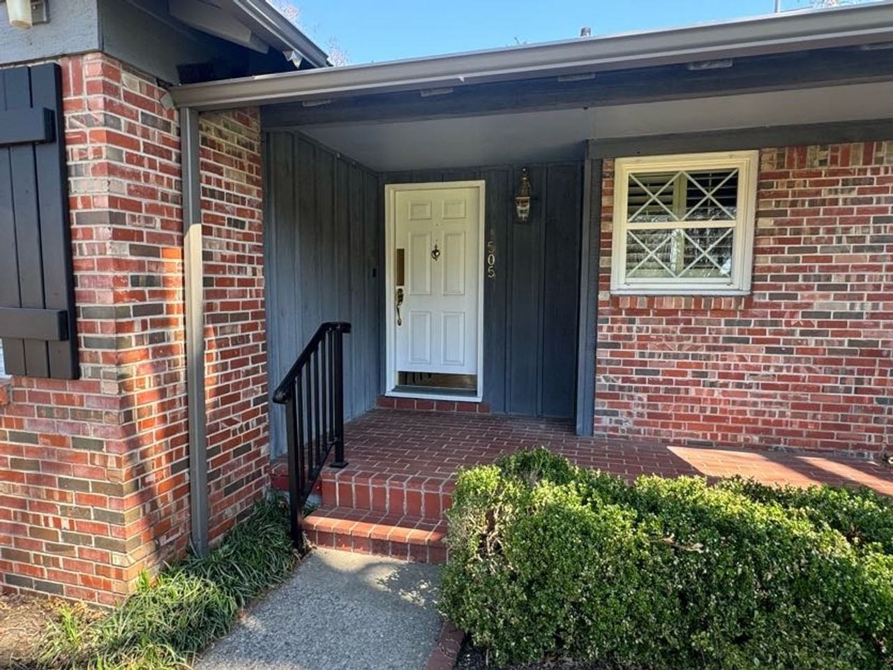 1505 S Mount Olive St - Photo 5 of 32