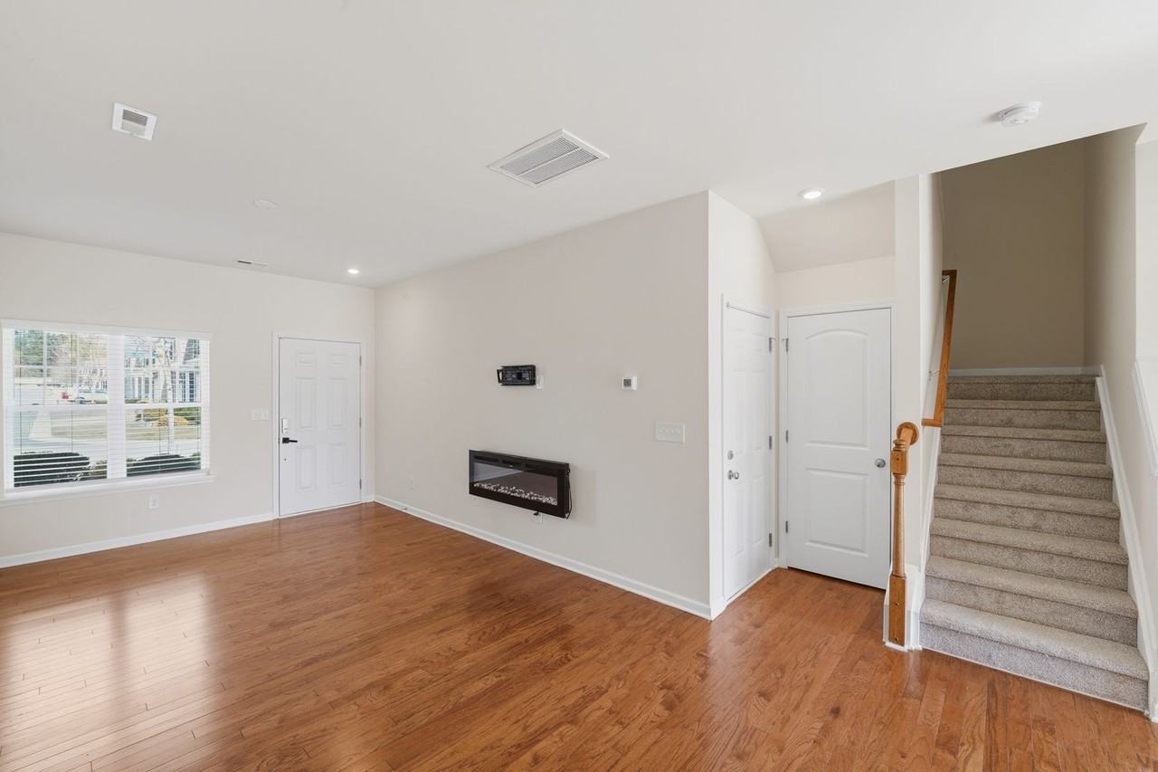 15217 Wrights Crossing Dr - Photo 2 of 28