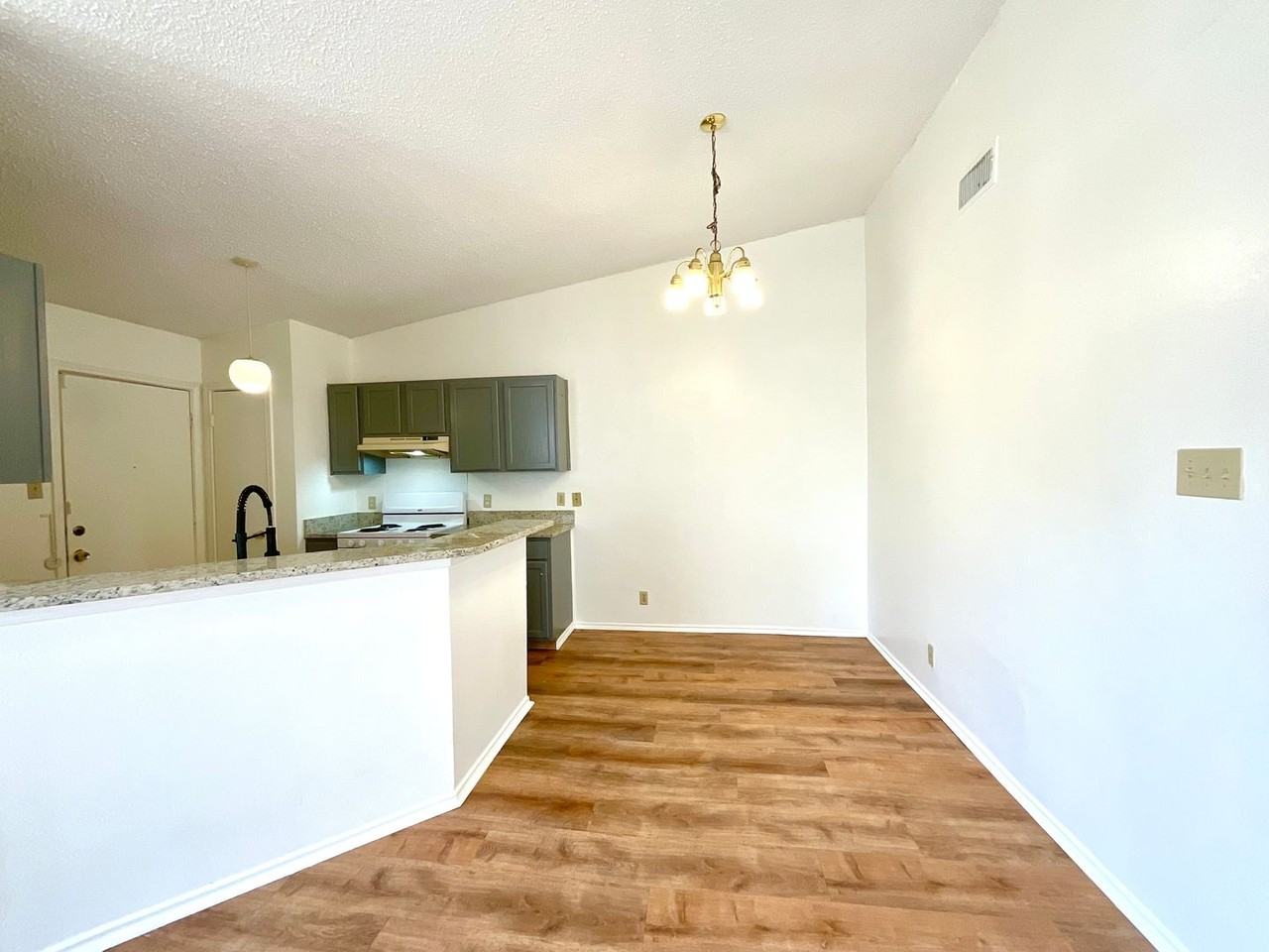 5619 Lochmoor - Photo 6 of 18