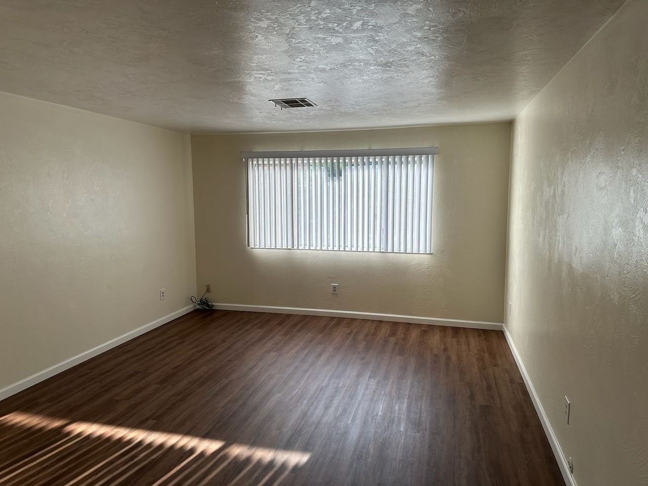 2902 S University St - Photo 3 of 21