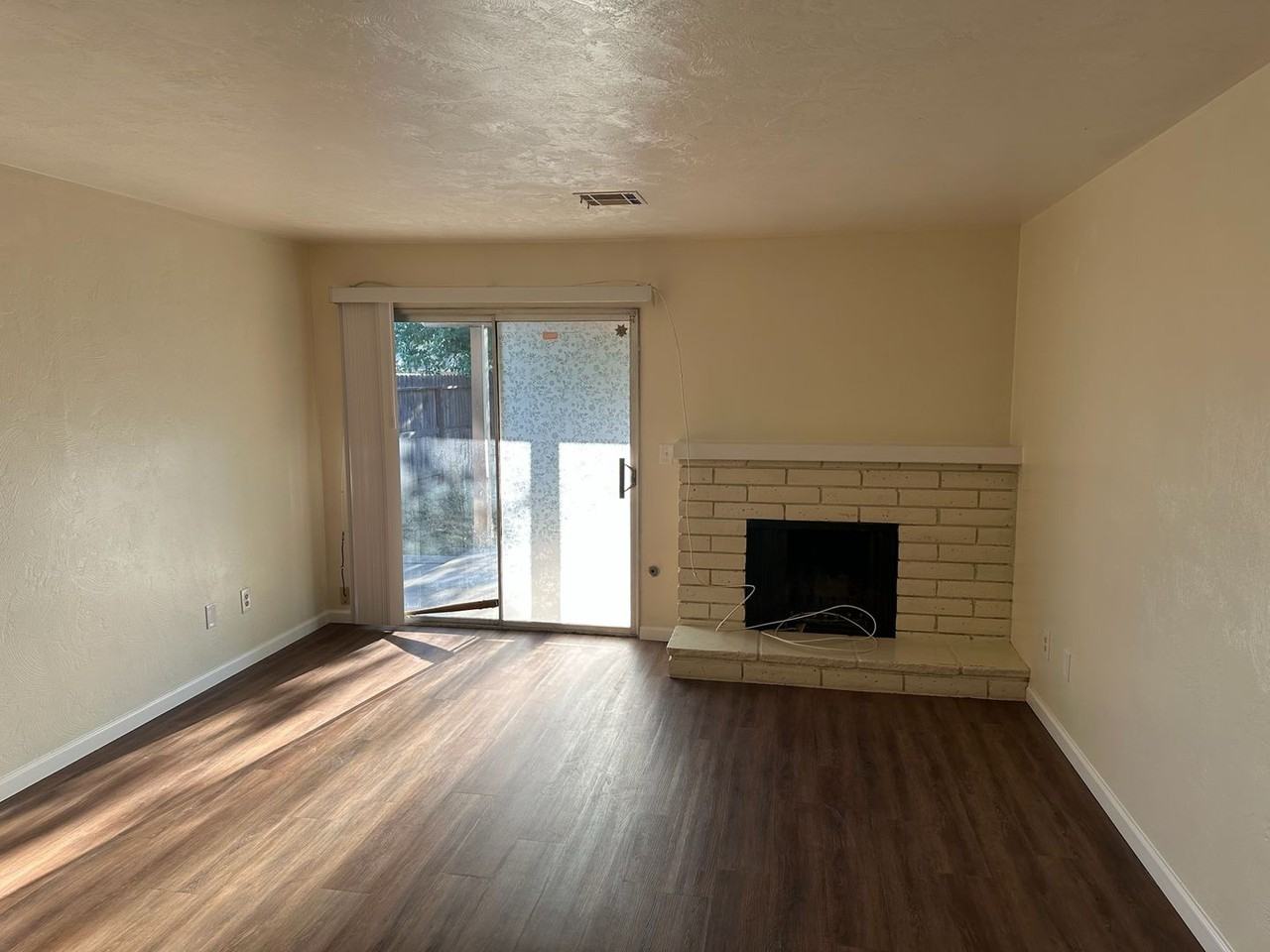 2902 S University St - Photo 4 of 21