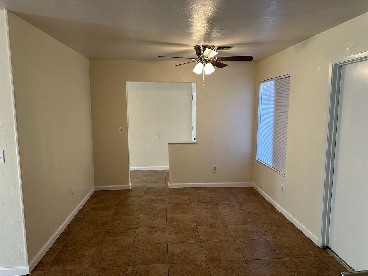 2902 S University St - Photo 5 of 21