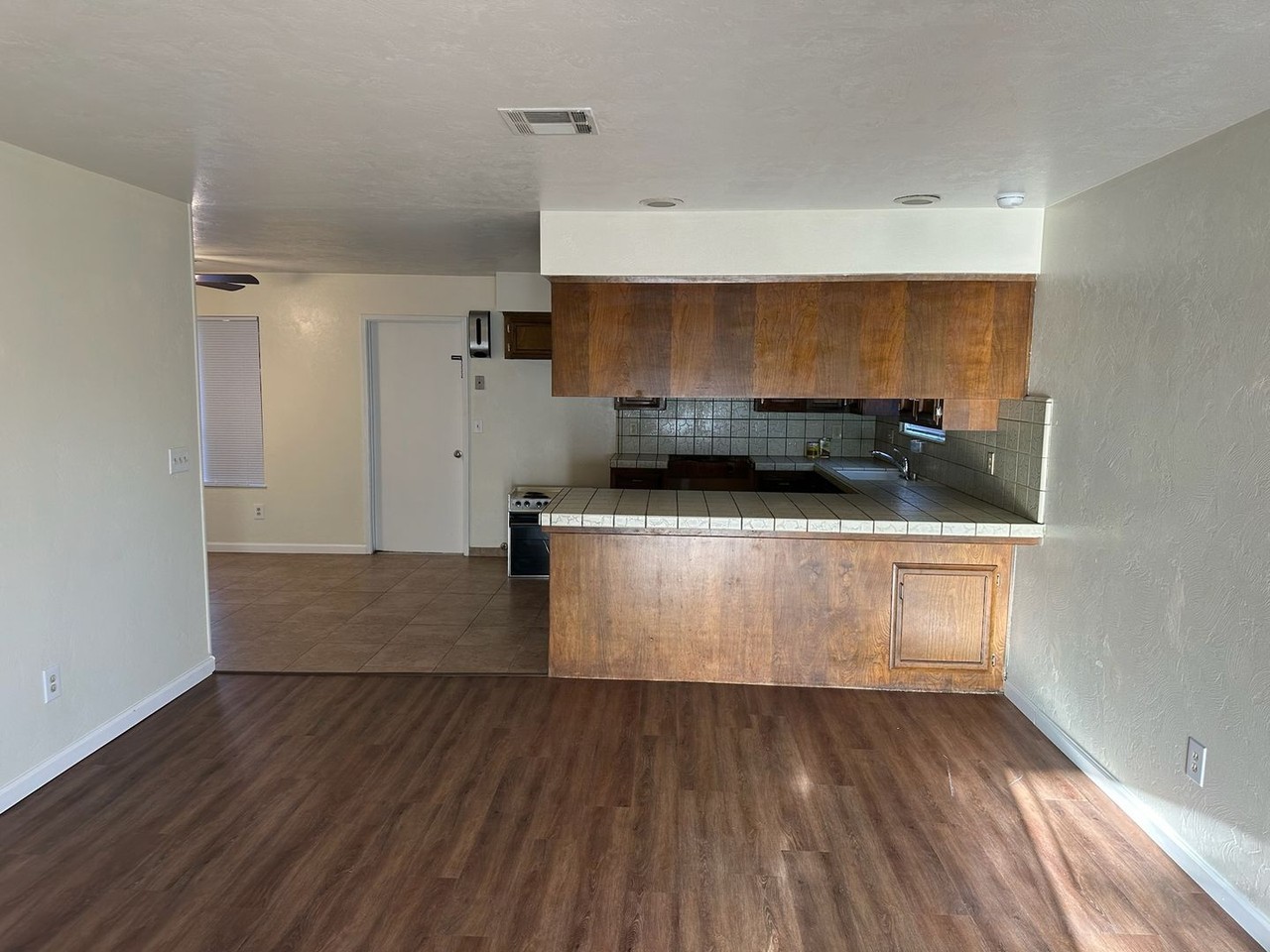 2902 S University St - Photo 6 of 21