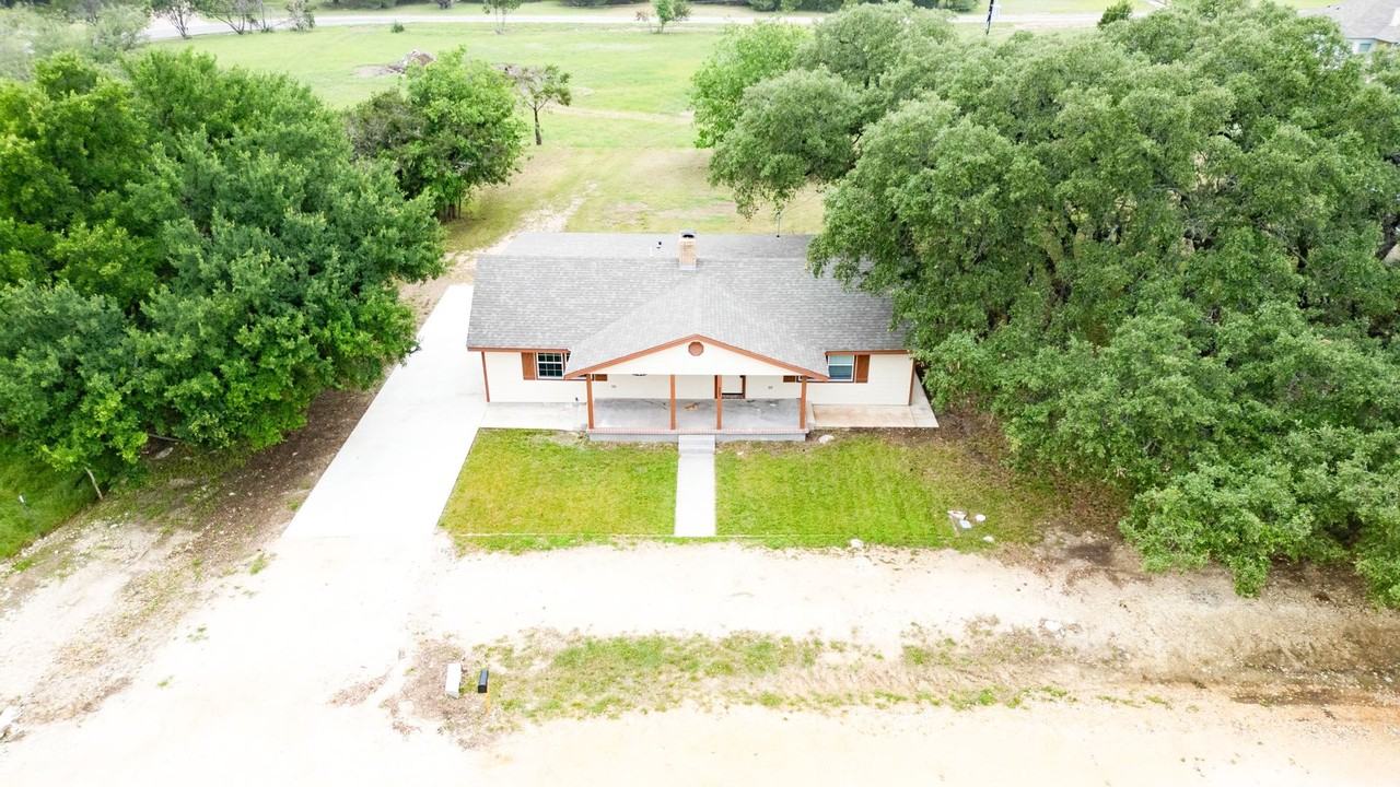 225 Brenda Dr - Photo 2 of 26