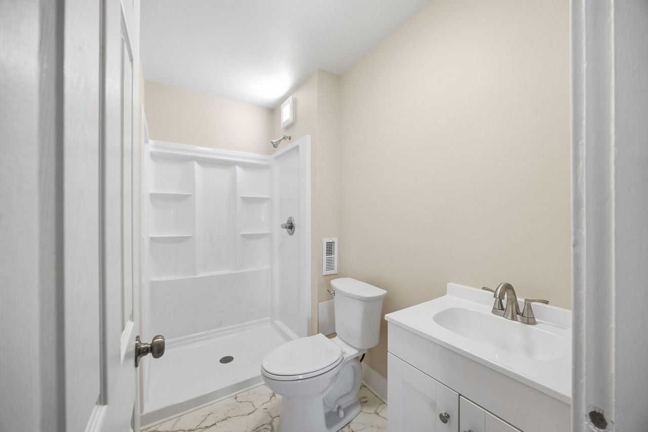 1723 Nevada St - Photo 4 of 18