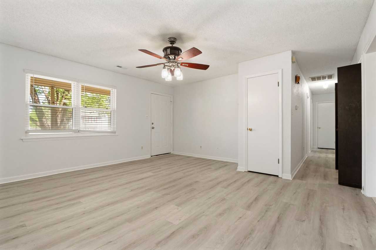 8 Pedder Ct - Photo 4 of 20