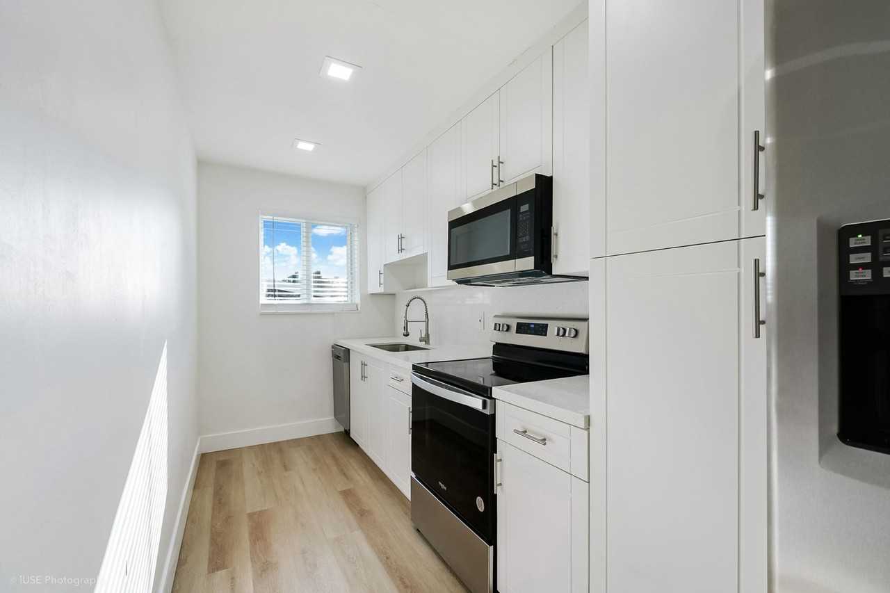 2820 Nw 95th St - Photo 2 of 13