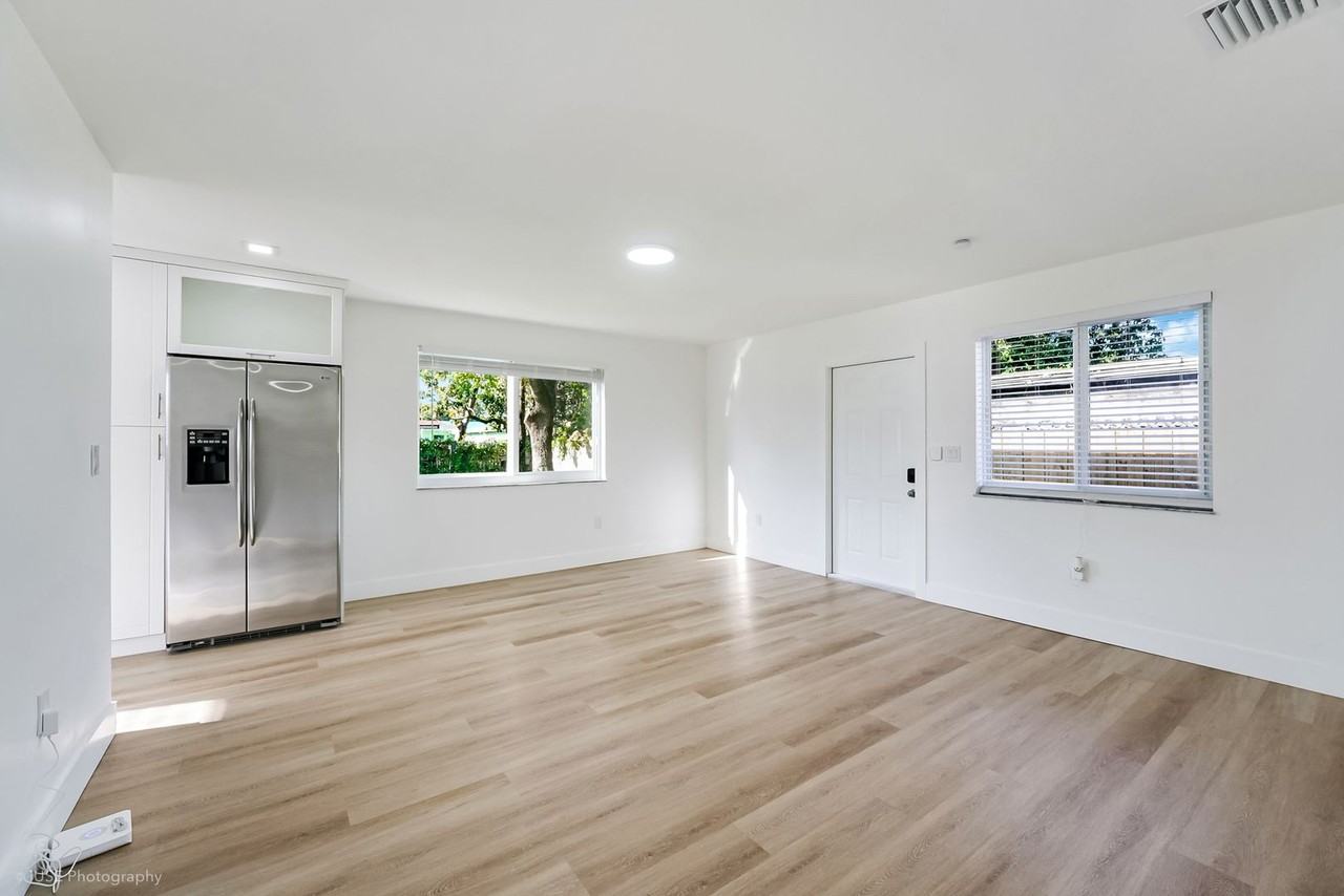 2820 Nw 95th St - Photo 5 of 13