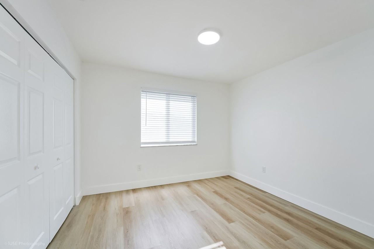 2820 Nw 95th St - Photo 6 of 13