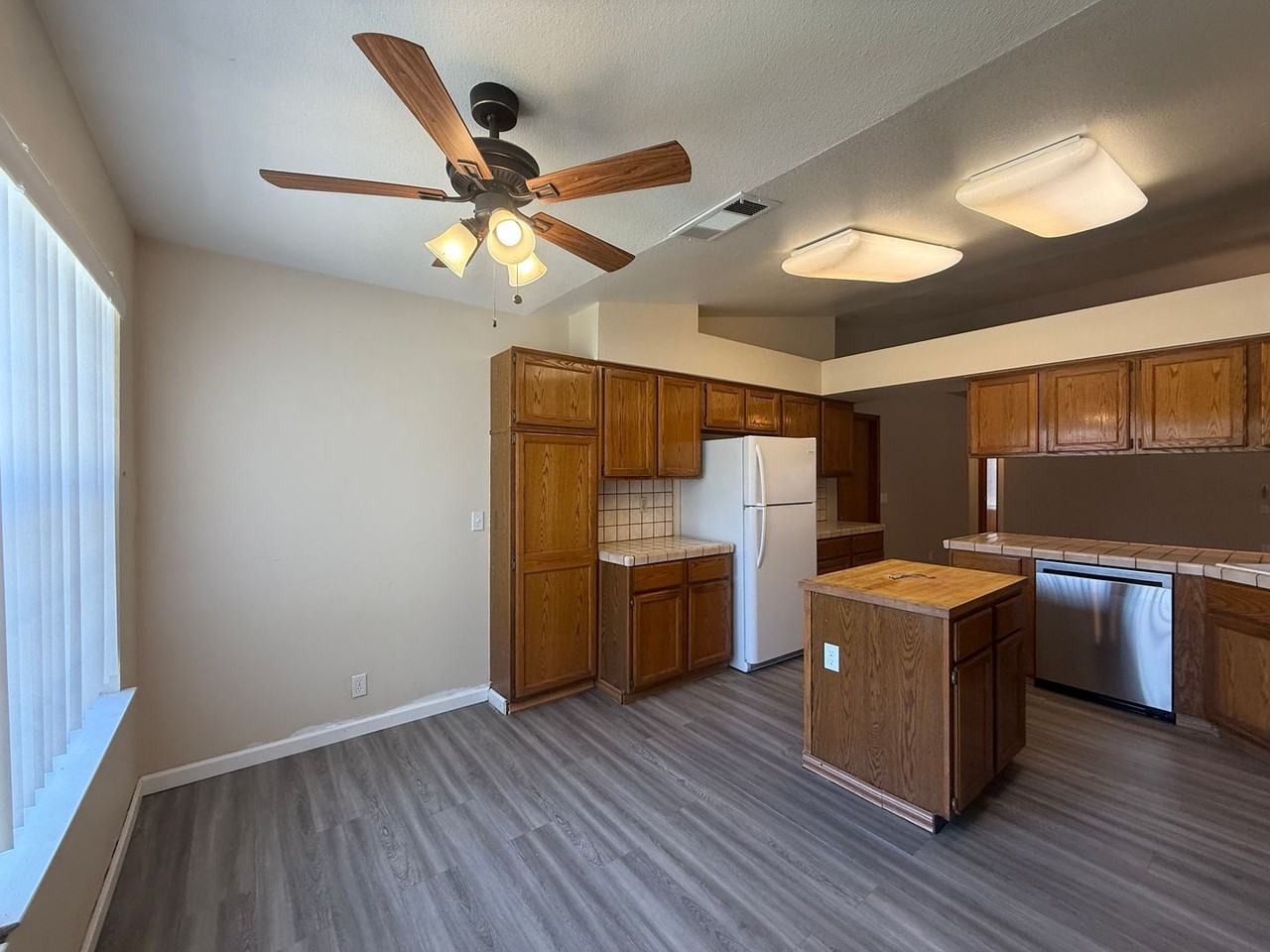 1105 S Jeffrey Ct - Photo 4 of 15